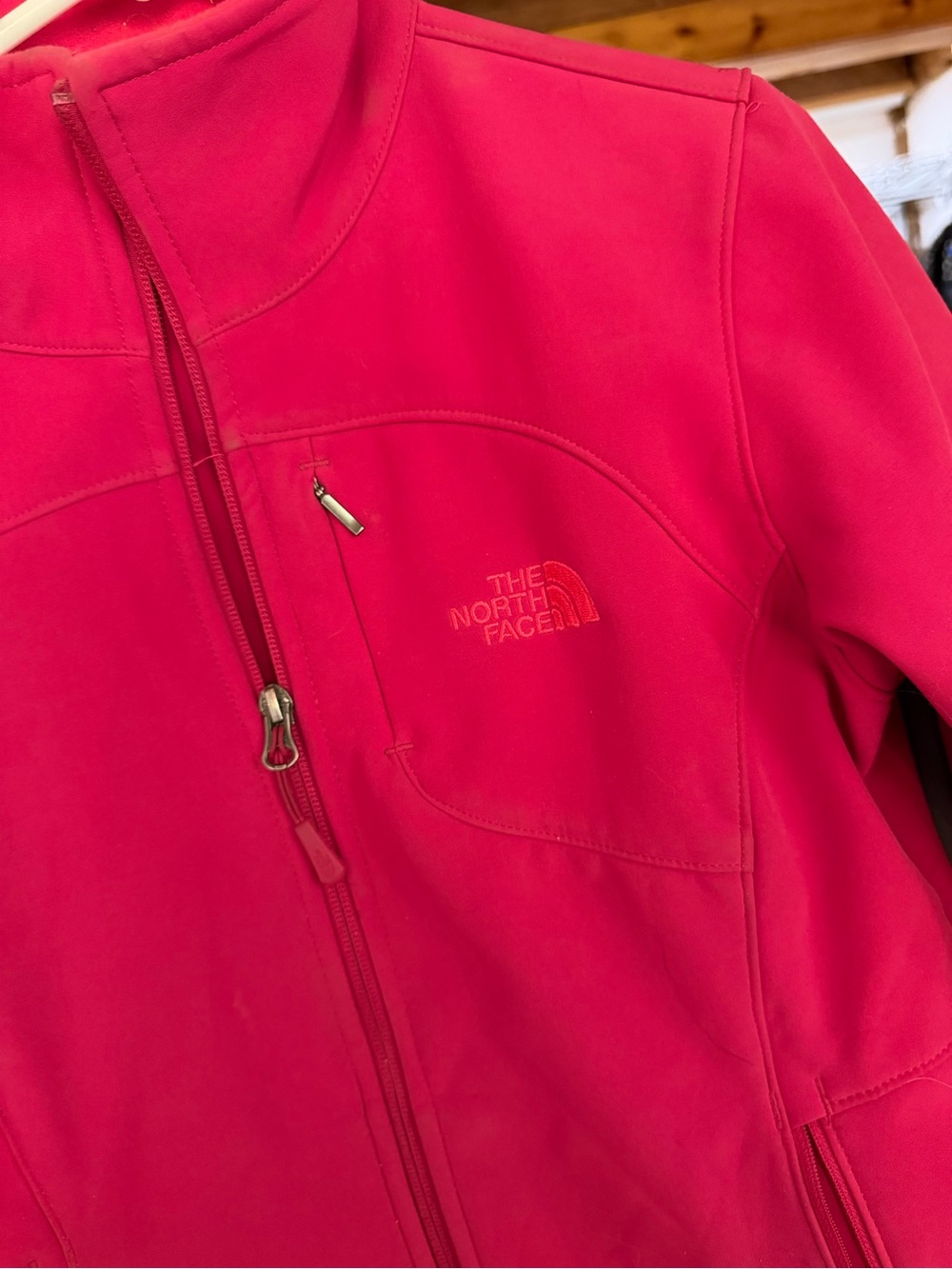 The North Face Women's Raspberry Pink Full-Zip Softshell Jacket - Picture 3 of 5